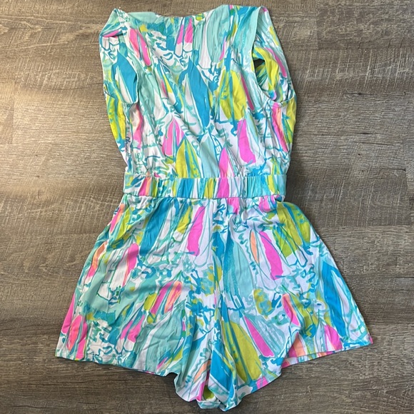 Lilly Pulitzer Greer Peak-A-Boo Romper Beach and Bae Size S RARE - Picture 6 of 6
